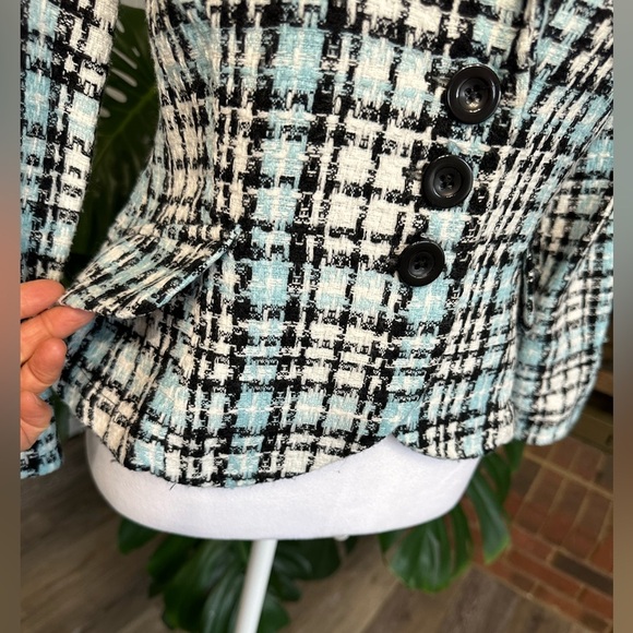 🛍️blue,white,black plaid suit jacket excellent condition. - Picture 2 of 8